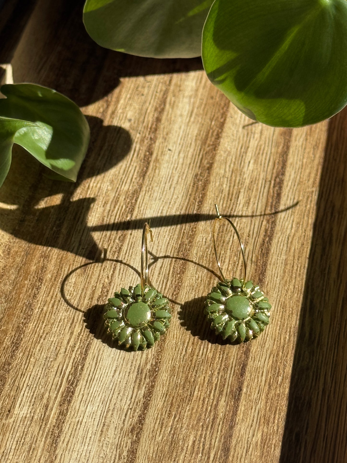 Gold-Flecked Daisy Earrings