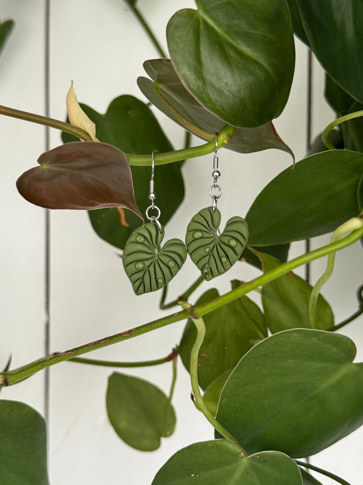 Philodendron Leaf Earrings - Water Droplet Effect