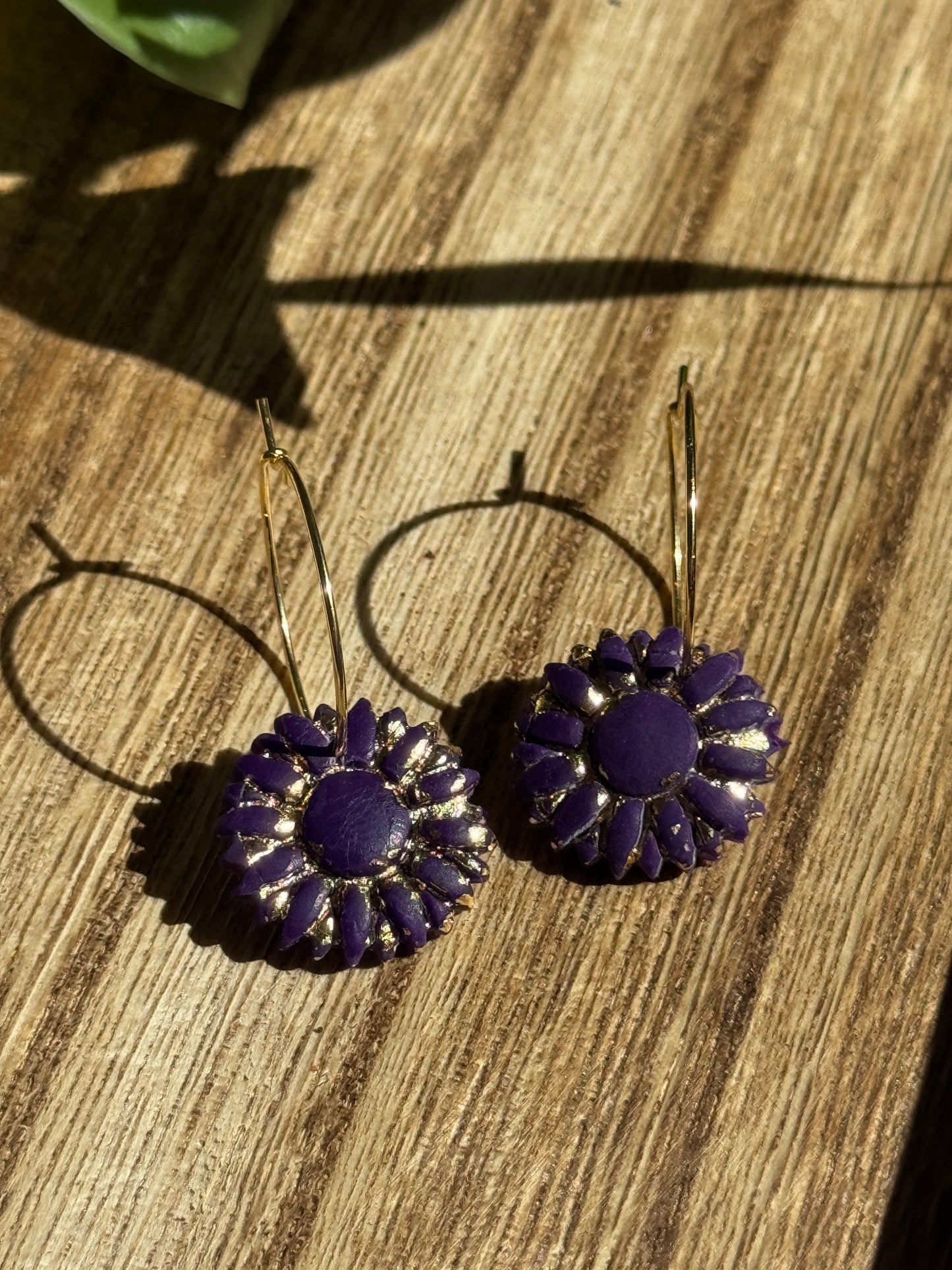 Gold-Flecked Daisy Earrings